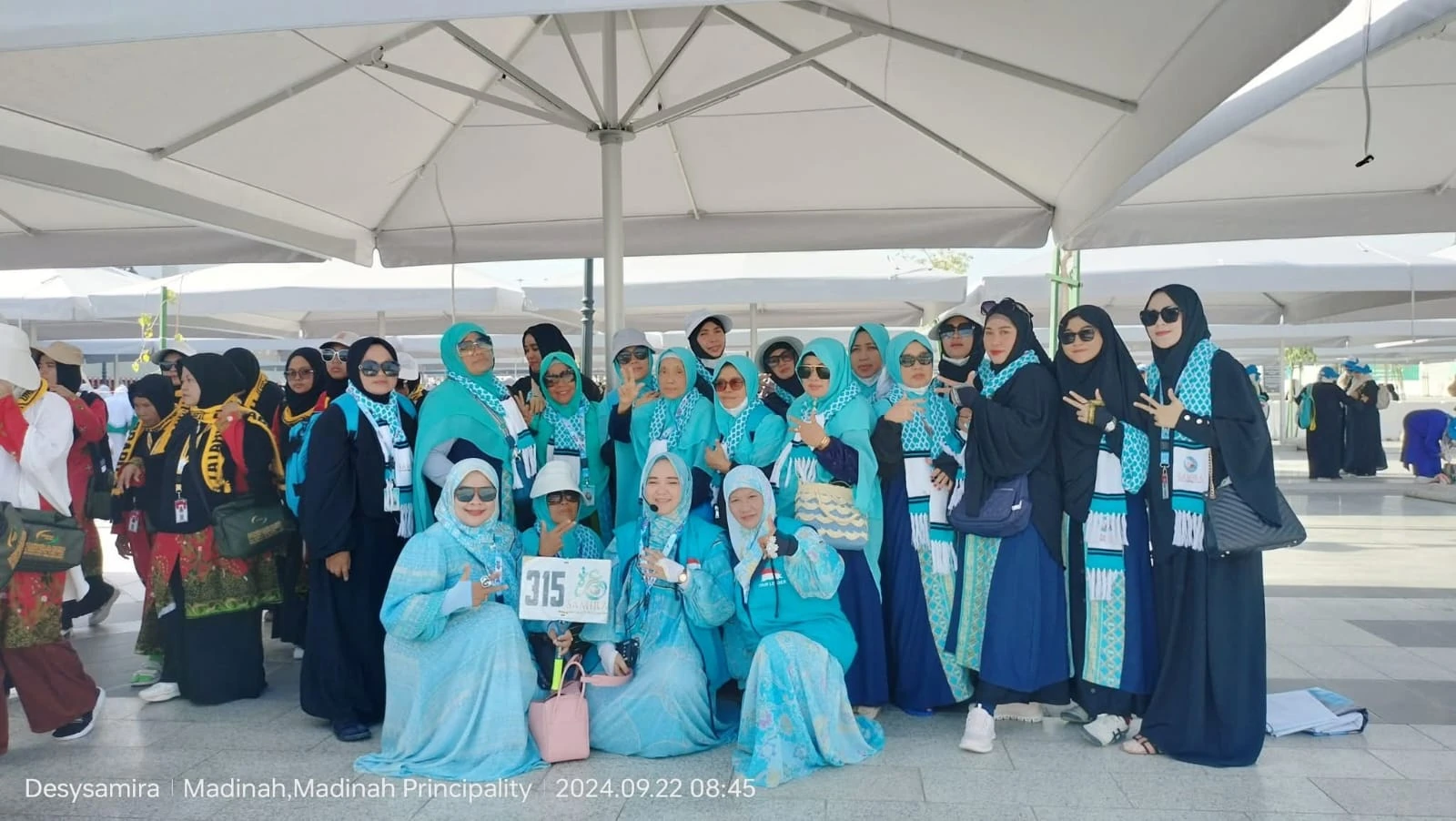 Kebersamaan jemaah di Madinah