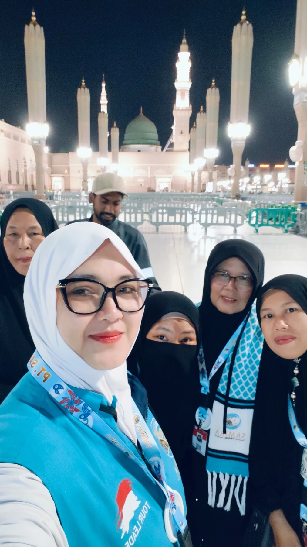 Momen di sekitar Masjid Nabawi
