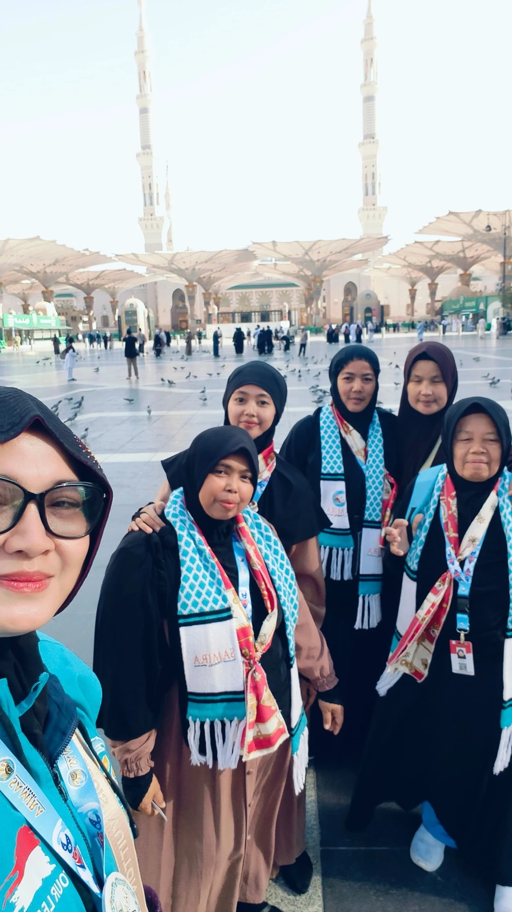 Kebersamaan di pelataran Madinah